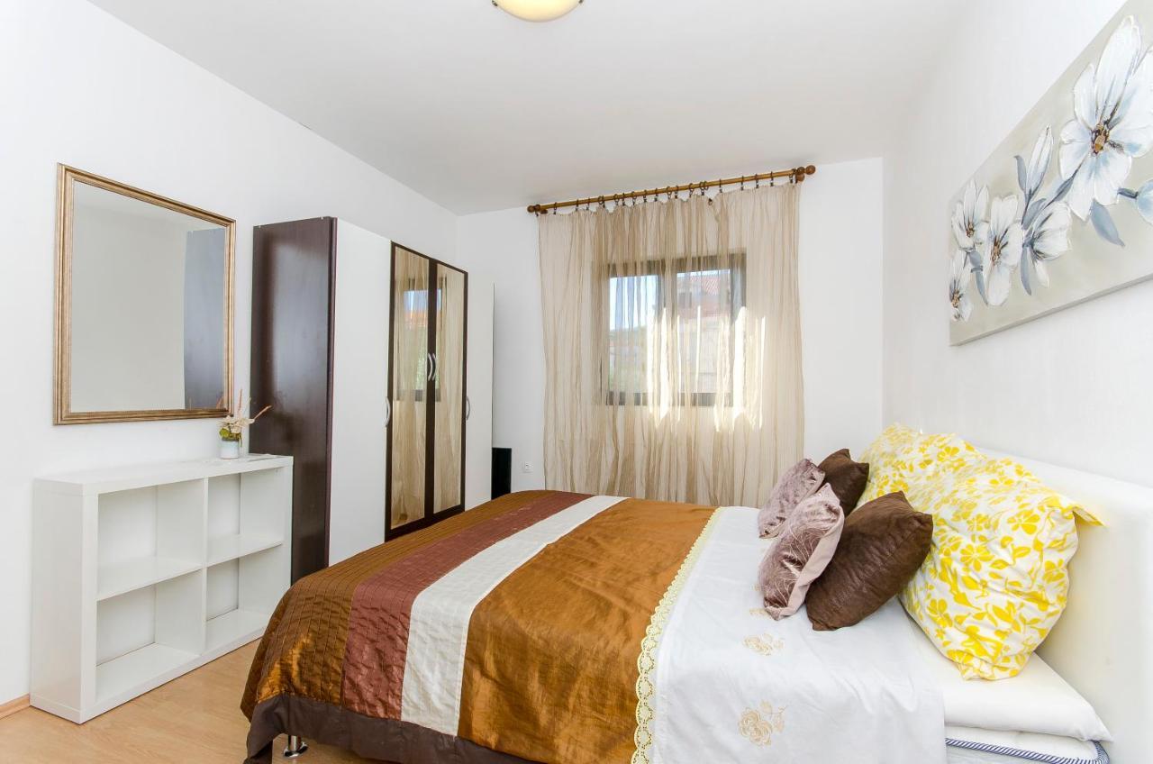 Apartments Derado Supetar Dış mekan fotoğraf